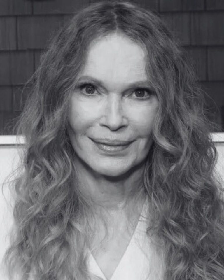 Mia Farrow Signs with The Rosenzweig Group