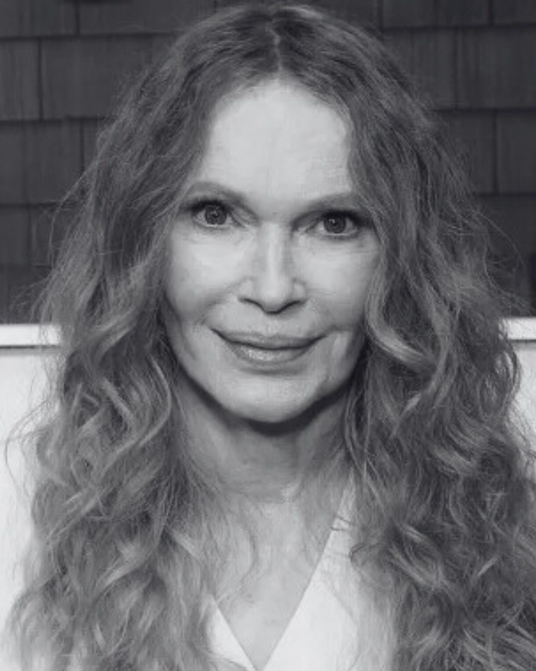 Mia Farrow Signs with The Rosenzweig Group